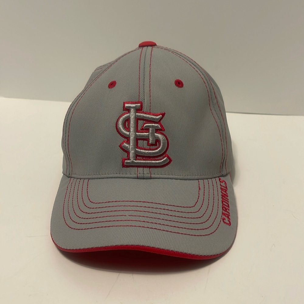 Fan Favorite MLB St. Louis Cardinals Baseball Hat Adjustable Strap Grey